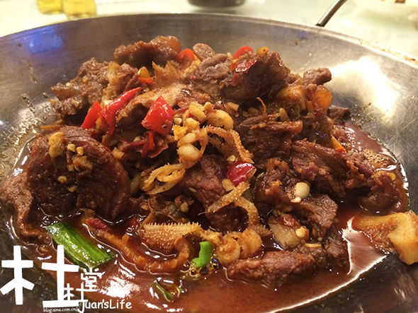干锅牛腩,里面在了牛百叶,味道嘛是烧烤味