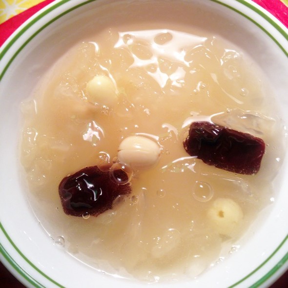 红枣莲子银耳粥