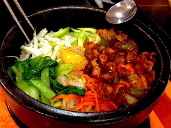 鸡肉石锅拌饭