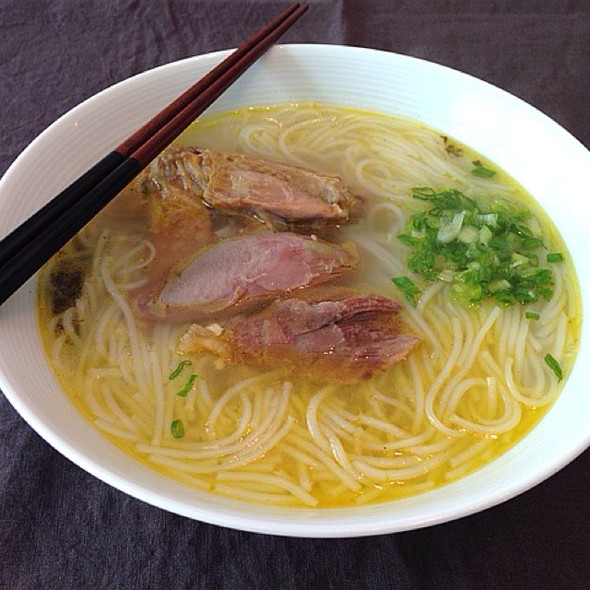 鸡腿肉 鸡翅 米粉 葱花