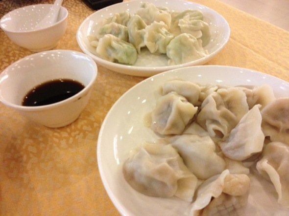 大蒜肉和黄瓜鸡蛋水饺