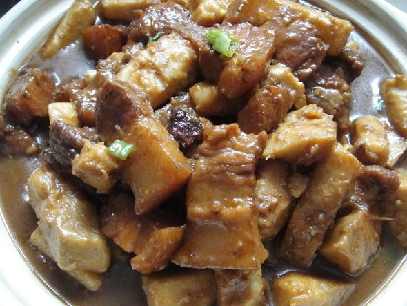 红烧肉炖芋头
