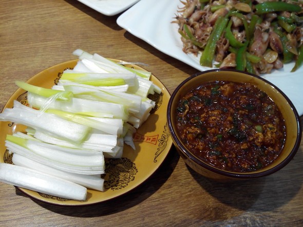 大葱蘸酱