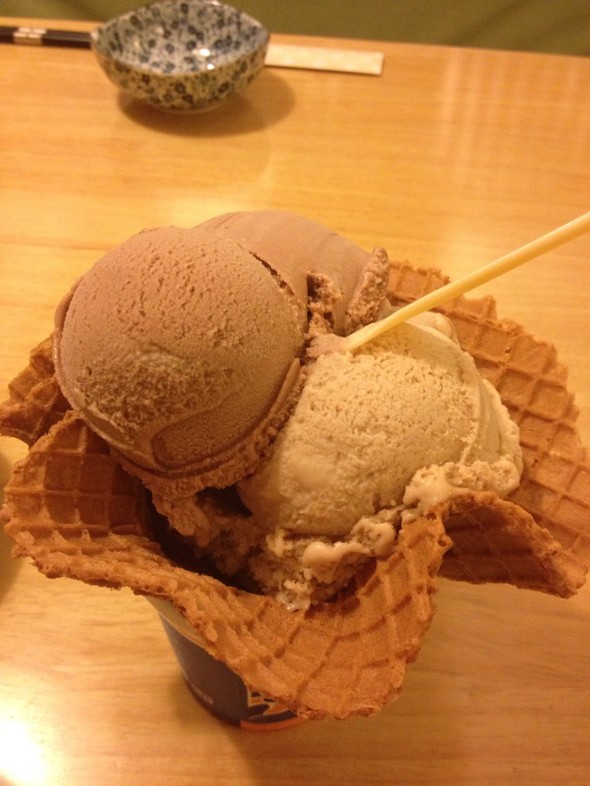 巧克力 提拉米苏双球冰淇淋
