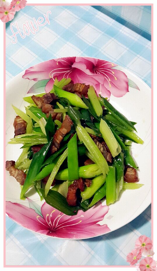 蒜苗芹菜炒腊肉-小丽家常菜