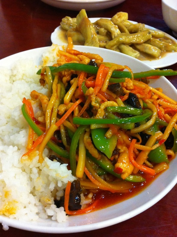 魚香肉絲蓋飯