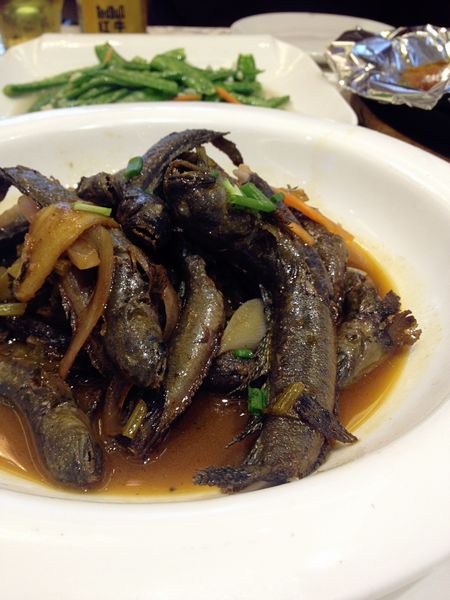 清蒸三鲜,铁板牛仔骨,炸香蕉,清炒菜,蒜香荷兰豆,酸菜跳跳鱼_牛妈