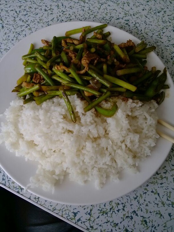 蒜薹炒肉飯