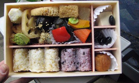 日本火车盒饭有菜谱,可以自由选择菜品
